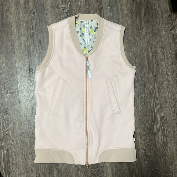 EUC Lululemon Set. Size Top 4, 6/Bottom 6 - Picture 3 of 9